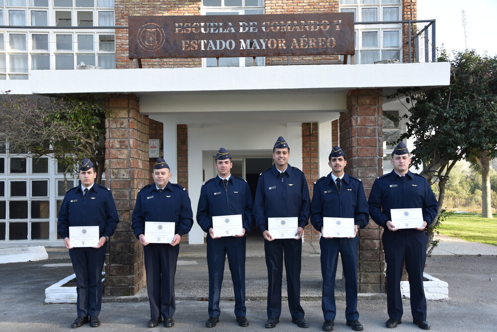 Ceremonia de finalización y entrega de Certificados de los Cursos: Seguridad Ocupacional e Instructor de Factores Humanos