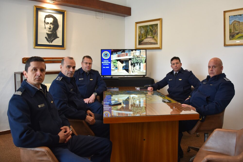 Visita operativa del Comandante en Jefe   de la Fuerza Aérea Uruguaya.