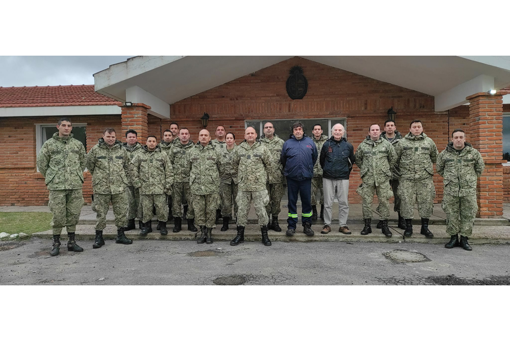 Visita del Curso Básico de Comando a la PESMA